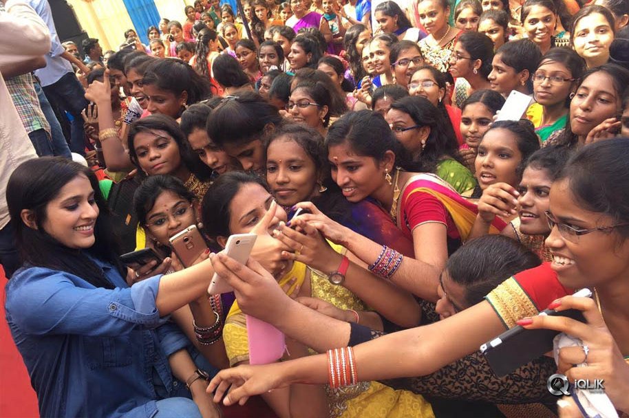 Tanu-Vachenanta-Movie-promotions-At-Vizag